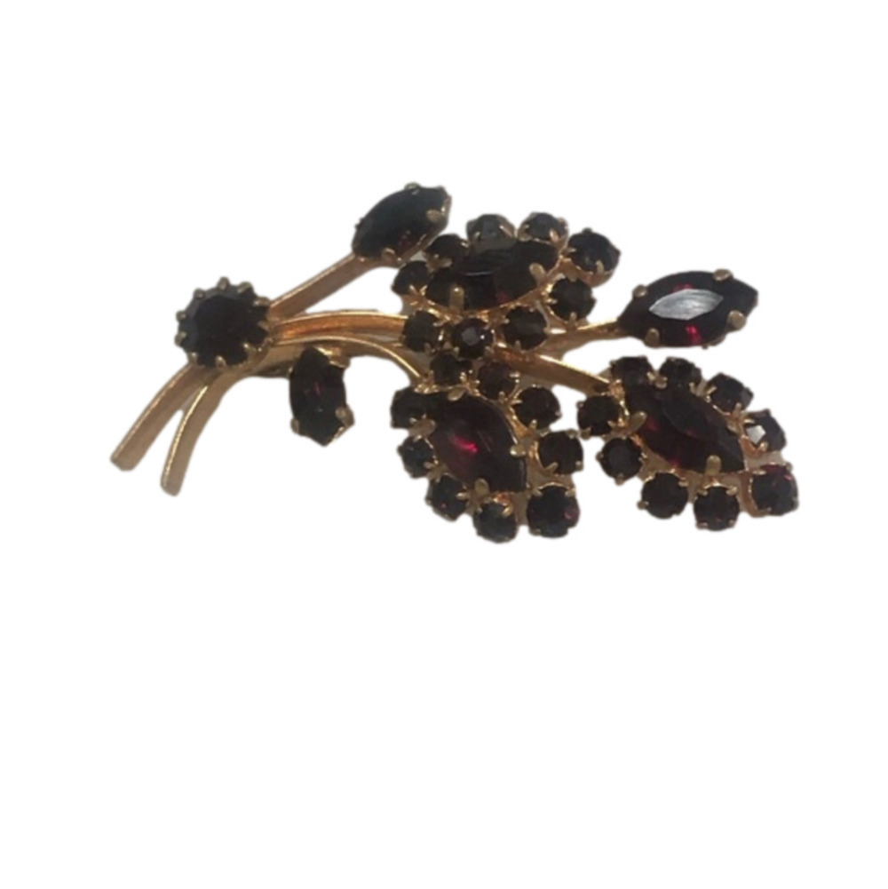 𝅺vtg ‘Juliana’ Style Ruby Red Crystal Rhinestone Brooch
